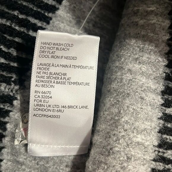 Free People Black and Gray Cap Beanie NWT Unisex - Picture 7 of 7